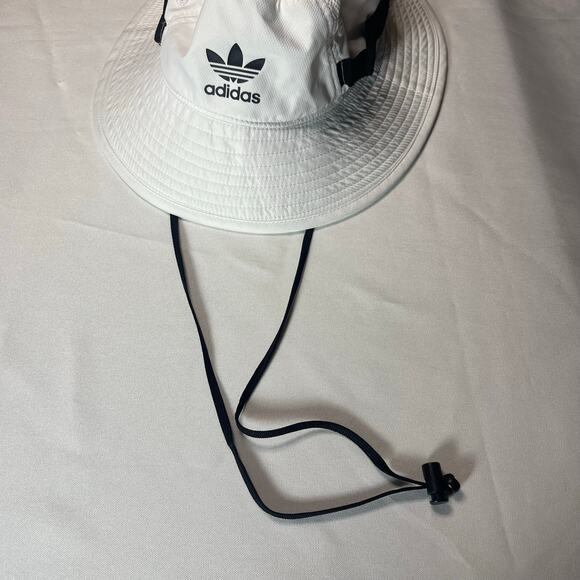 Adidas bucket Hat OSFM New no tags White with black logo and tie down strap - Picture 2 of 5